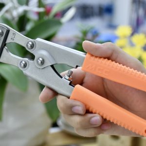 Kìm cộng lực 8 inch MCC SUSMC-02 được bọc nhựa cứng trên cán, thiết kế khía ngang tăng ma sát.